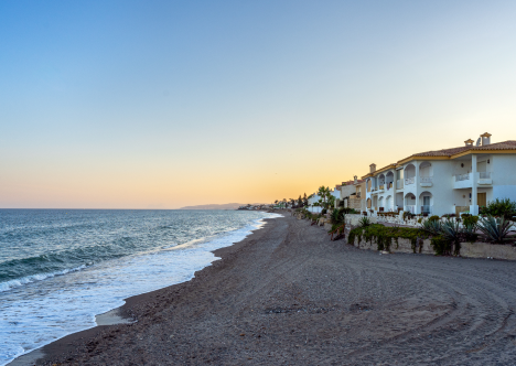 Buyer looking for a 5-bed vacation home